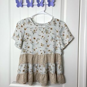 NWOT Paper Crane women’s tan cream floral tiered ruffle‎ blouse XS